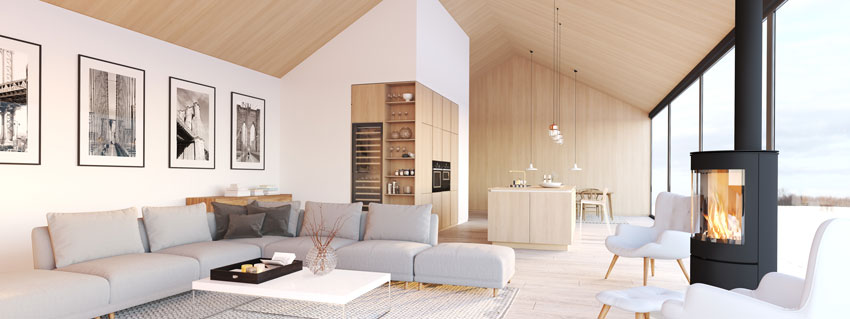 Très beau séjour avec murs blancs et plafond effet bois, poêle a bois central.