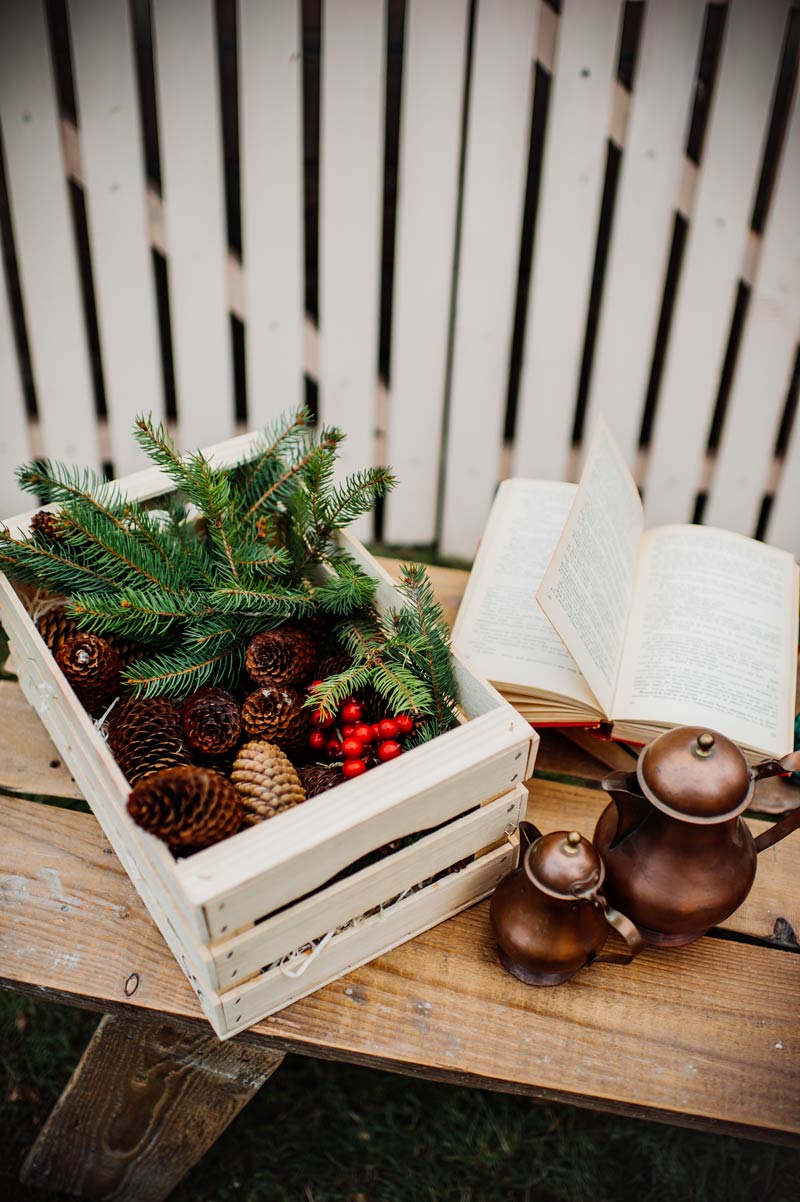 Décoration Noël DIY avec pommes de pin.