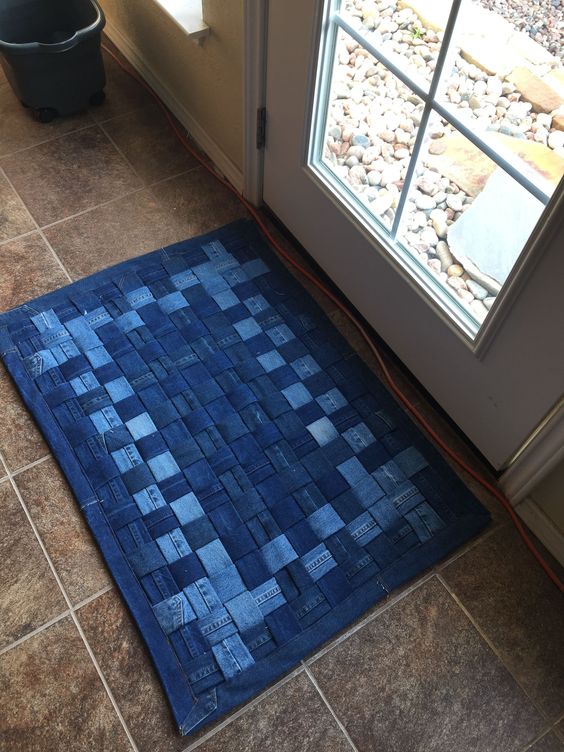 Tapis réalisé avec vieux jeans.