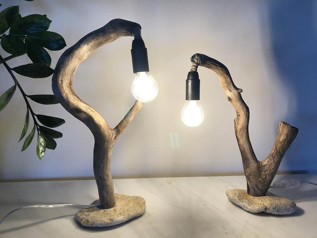 2 lampes DIY en bois flotté.