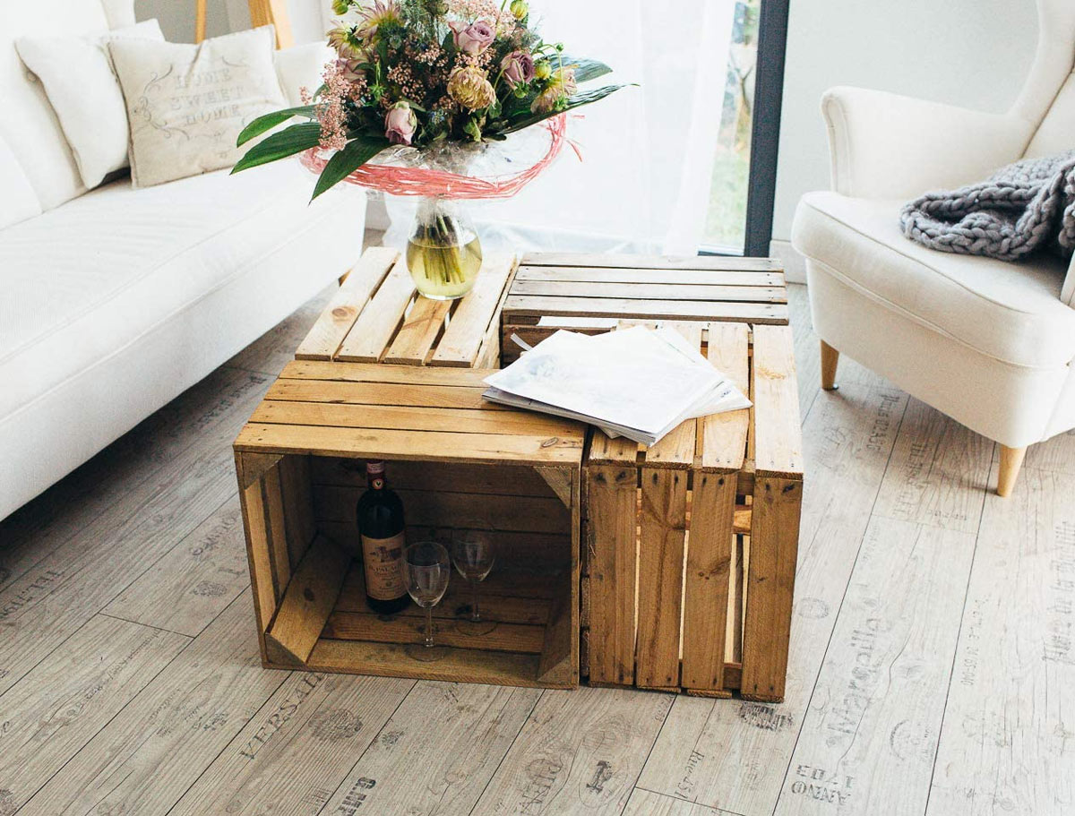 meuble avec caisses en bois dans le salon