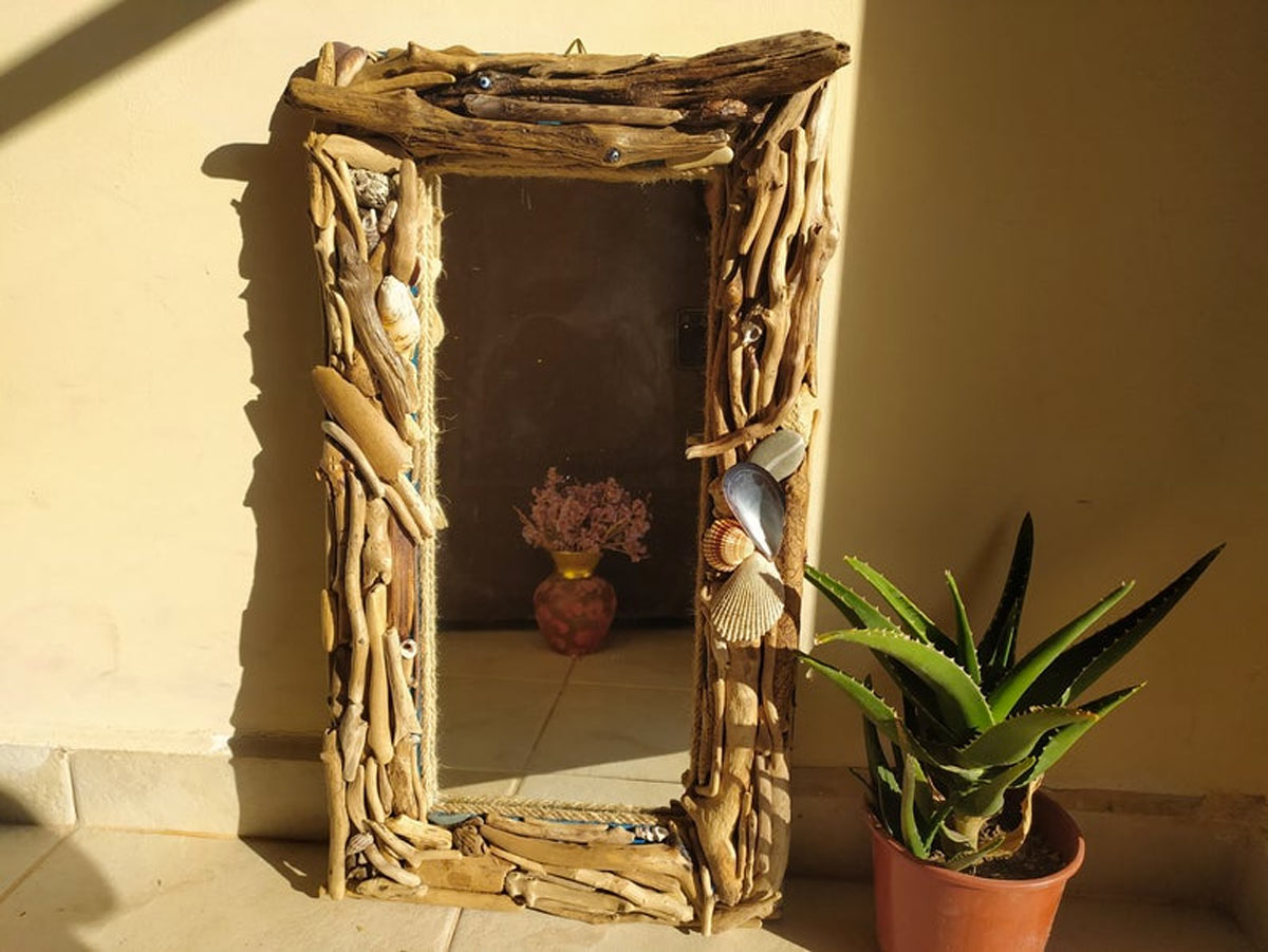 Décoration d'un miroir avec recyclage créatif