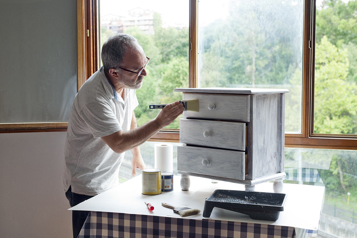 Comment rénover un vieux meuble