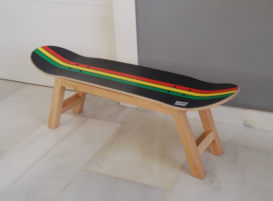 Petit banc DIY simple avec un skateboard