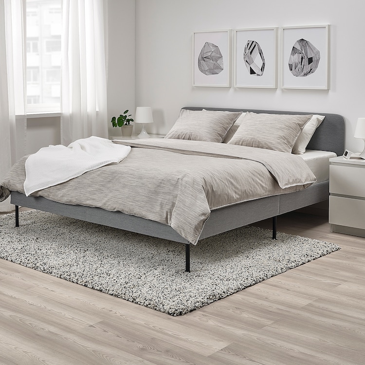 SLATTUM Struttura letto imbottita, Knisa grigio chiaro, 140x200 cm