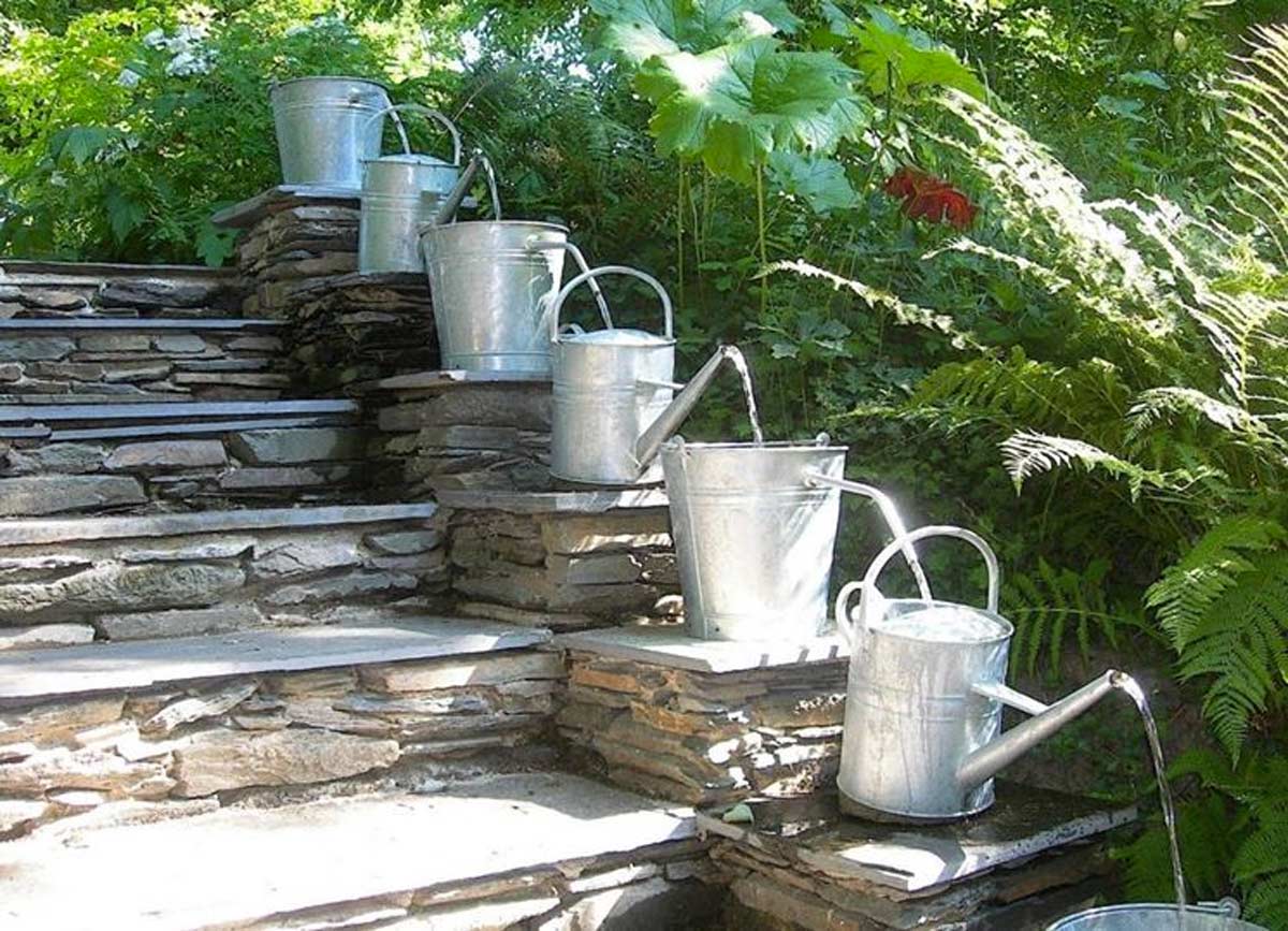 Créer des fontaines de jardin spectaculaires grâce à l'art de la récup'.