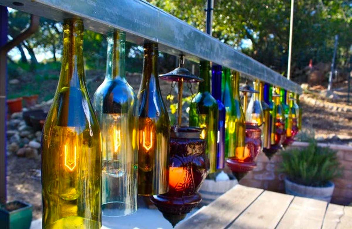 Décorer le jardin avec des bouteilles en verre