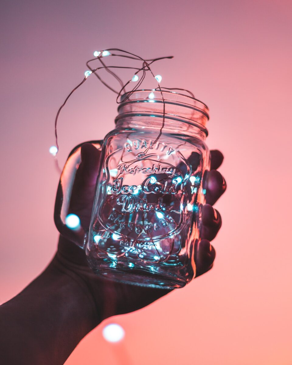 Riciclo creativo con barattoli di vetro, lampada fai da te.