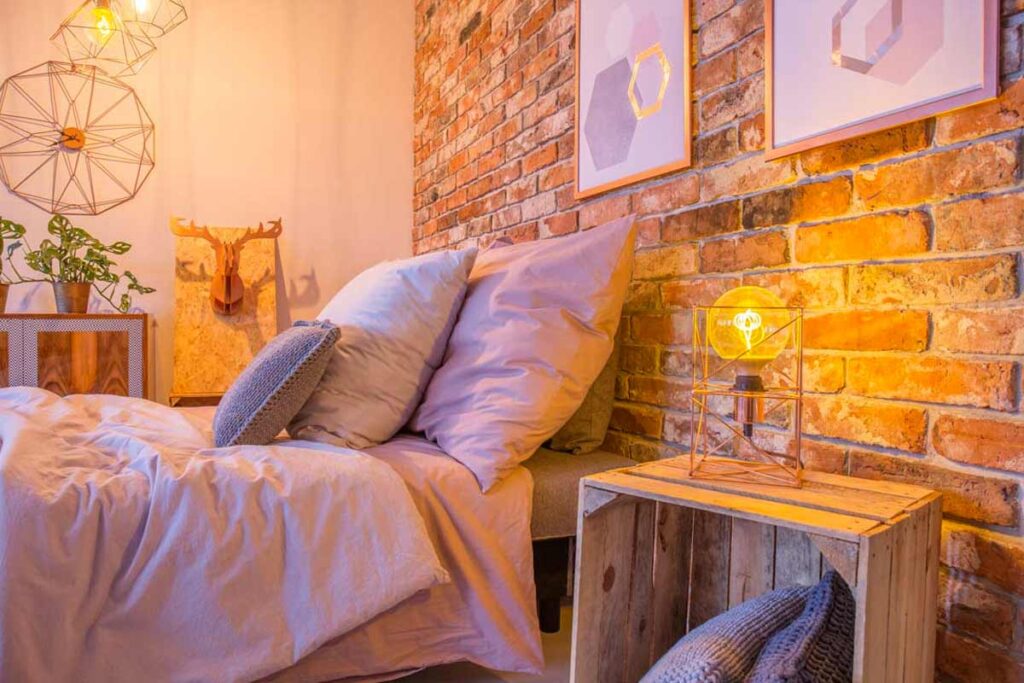 Créer des tables de chevet belles et originales pour la chambre à coucher avec de la récup