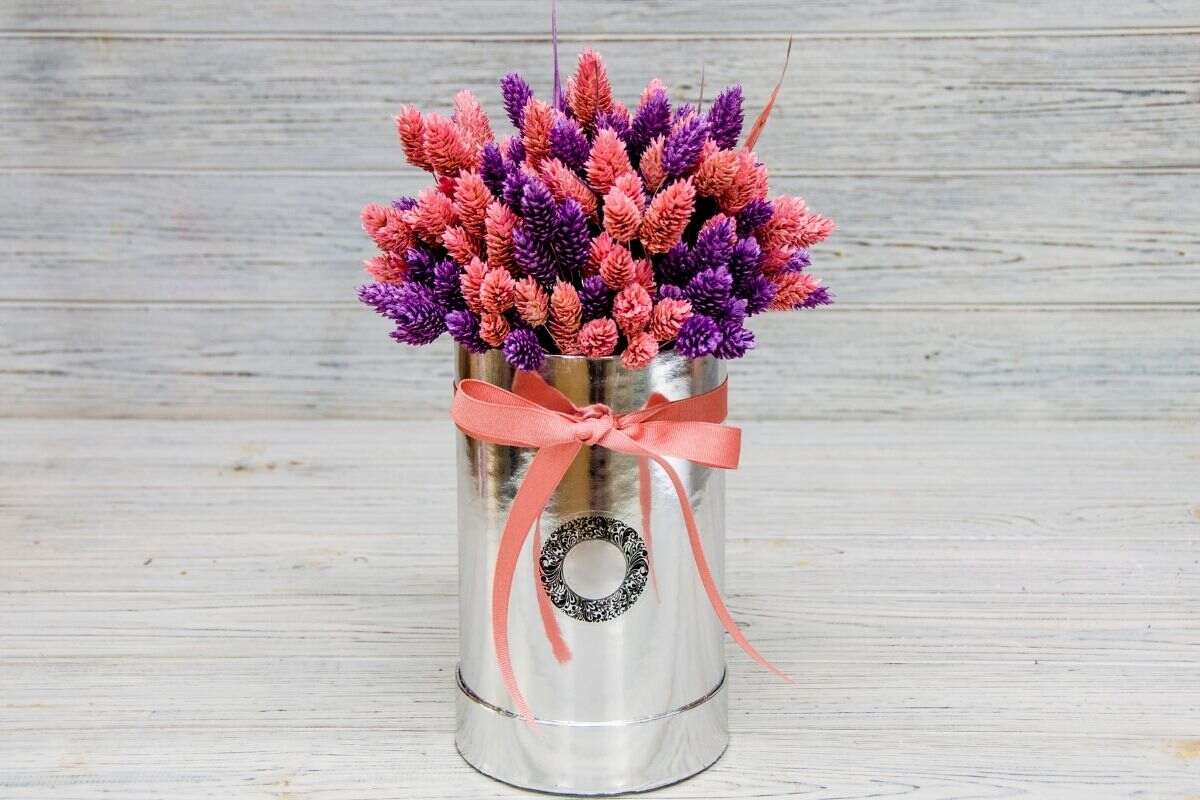 boite de conserve transformé en vase de fleurs magnifique