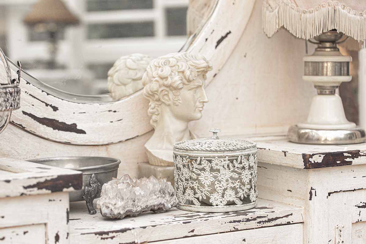 meuble restauré style shabby pour la chambre