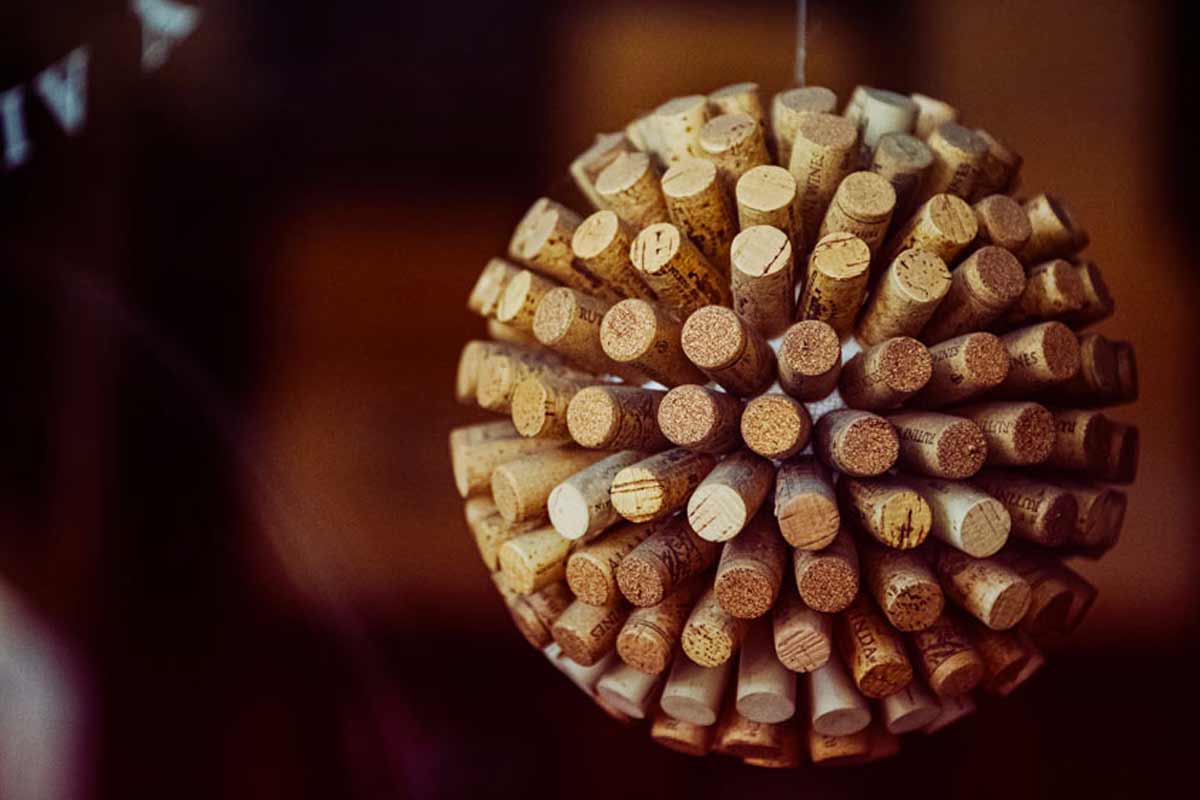 Boule de noël en bouchons.