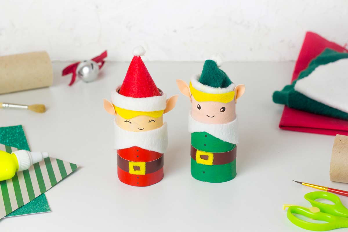 Personnages de Noël avec rouleaux de papier toilette.