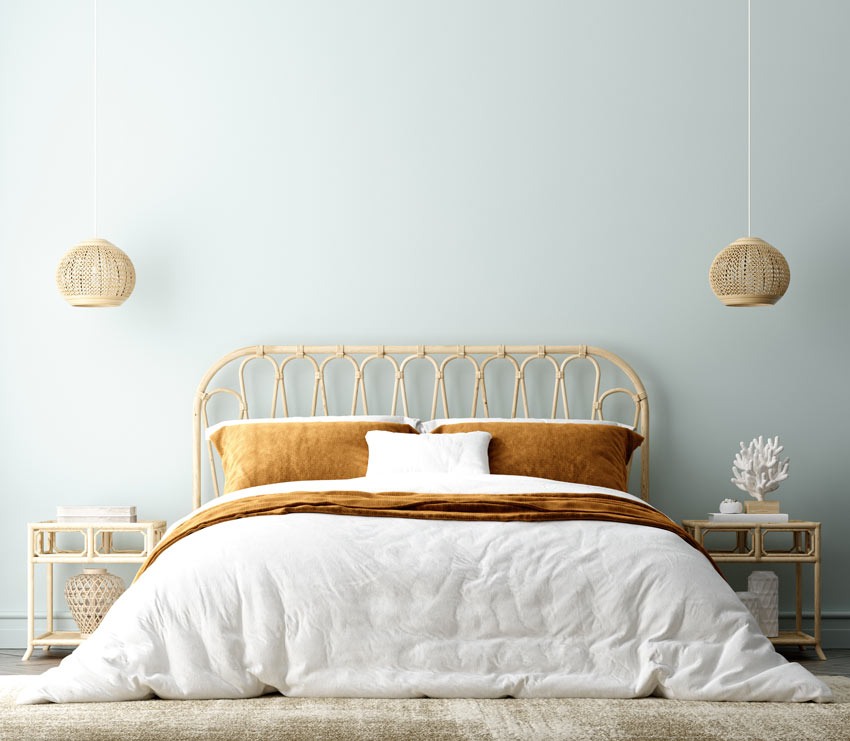 chambre avec mur bleu pastel