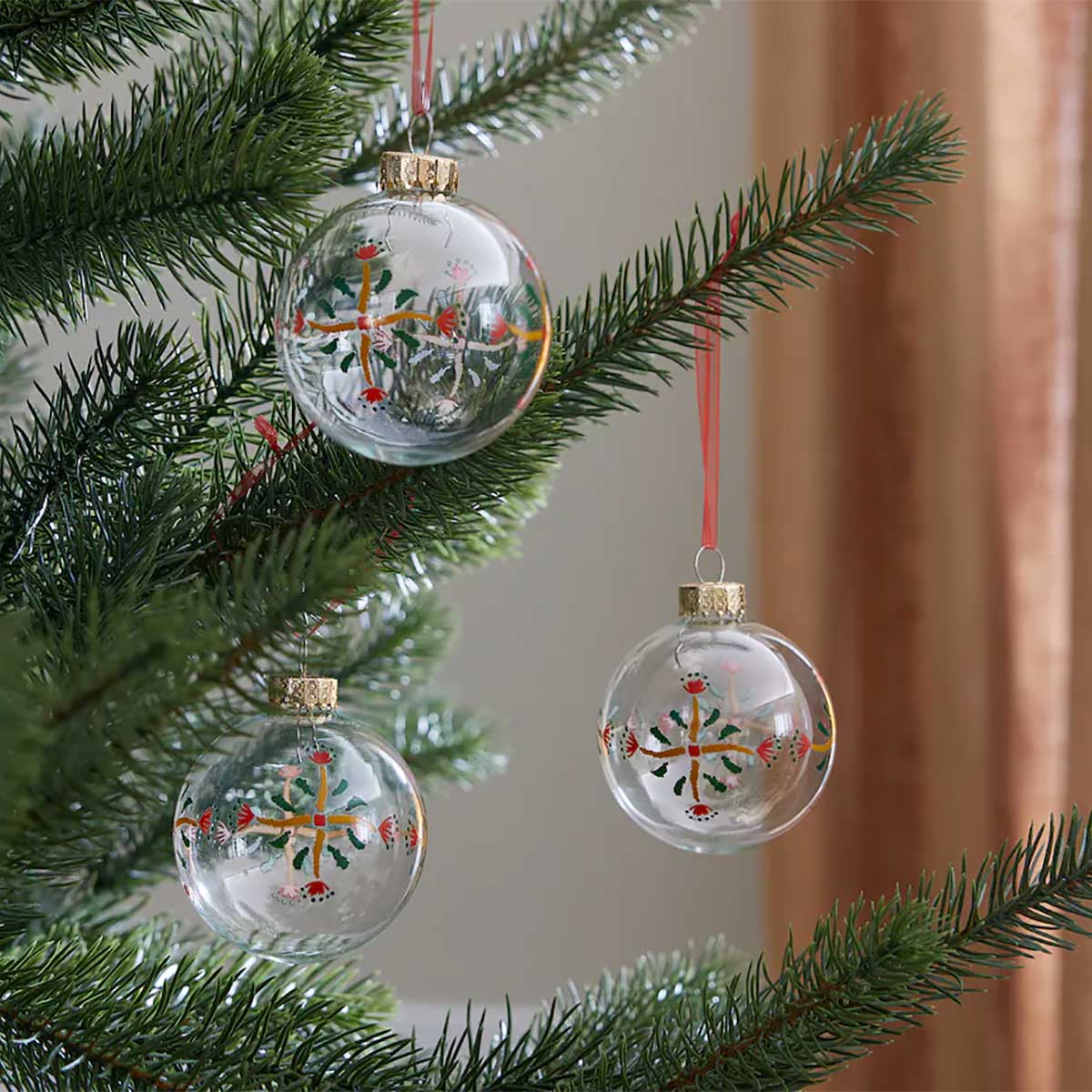 Boules en verre rouge/vert Ikea.